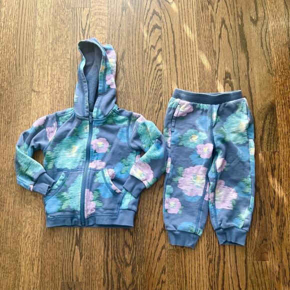 Tea Collection Girl's Good Sport Impressionist Roses Zip Hoodie and Sweatpants 2 - Picture 2 of 7